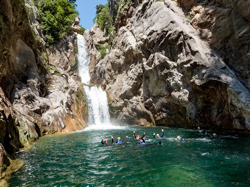 Extreme-Canyoning-Iris-Adventures-800X600