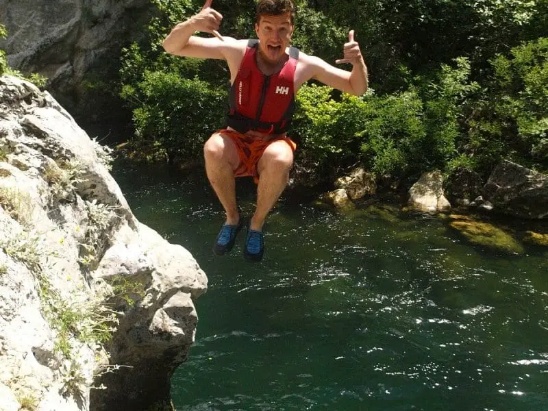 David-cliff-jumping-800x600-1